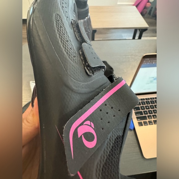 Pearl Izumi. SPD and delta clips compatible. - Picture 2 of 4